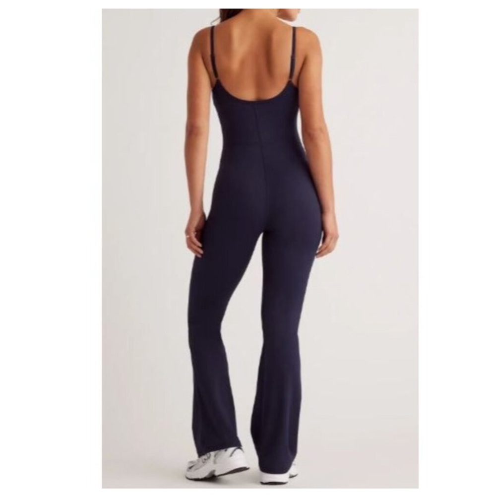 Quince Ultra-Form Kick Flare Black Jumpsuit Women's Size M NWT Yoga Activwear - Picture 8 of 9